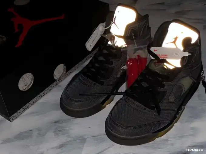 Jordan Off-White Black x Air 5 CT8480-001 0521